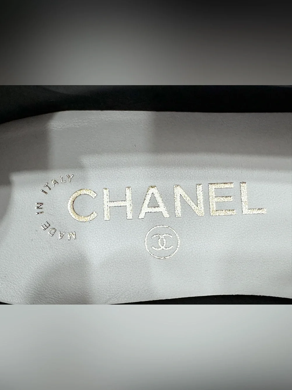 NEW 2026 CHANEL BLACK PATENT LEATHER WHITE CC LOGO CAPTOE BALLET FLATS 38.5C
